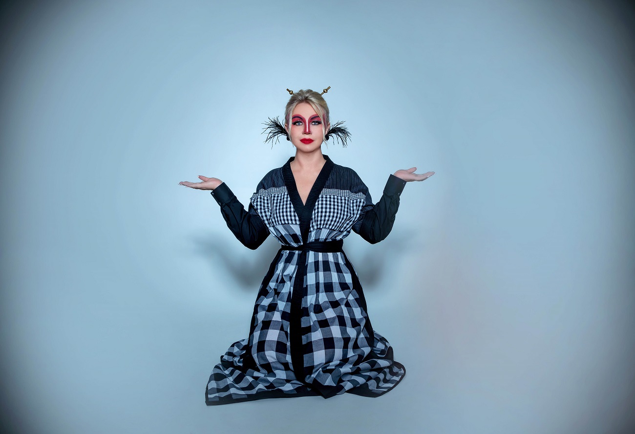 Українська співачка в образі гейші презентувала пісню для тих, хто святкує день народження наодинці